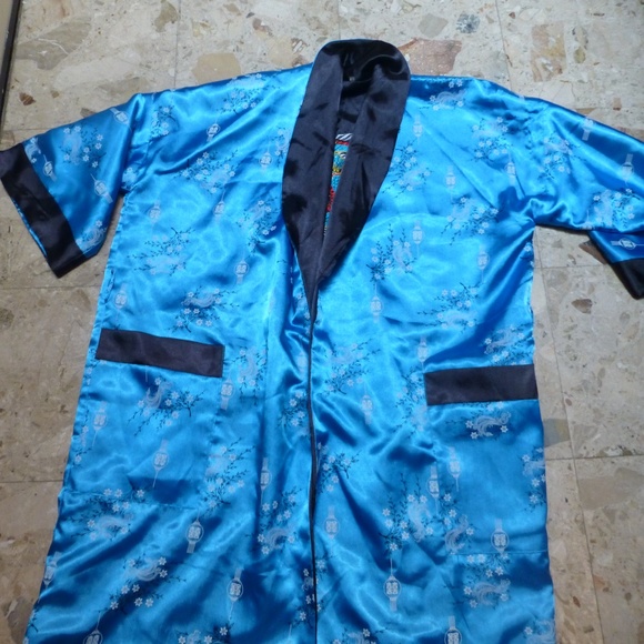 ASIAN ROBE  2 LOOKS REVERSIBLE BLACK DRAGON TO BLUE - Picture 2 of 2